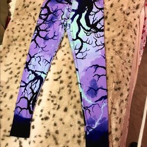 LuLaRoe Creepin it real OS Leggings 🎃